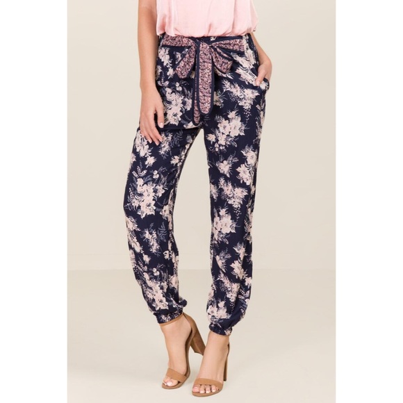 Francesca's Collections Pants - Catelyn Mixed Floral Joggers | NWT | Francesca’s